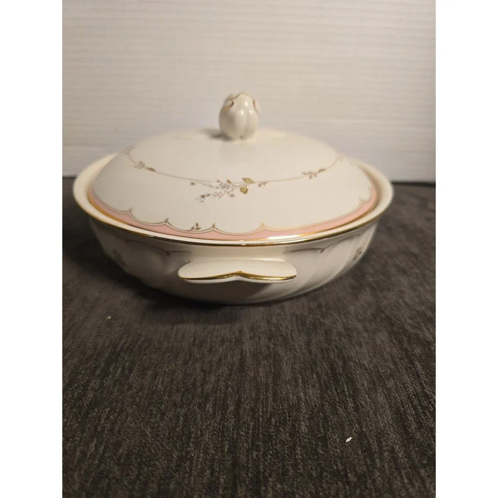 Mikasa Ultra Cream Bake & Serve Covered Casserole Dish Monticello UP277